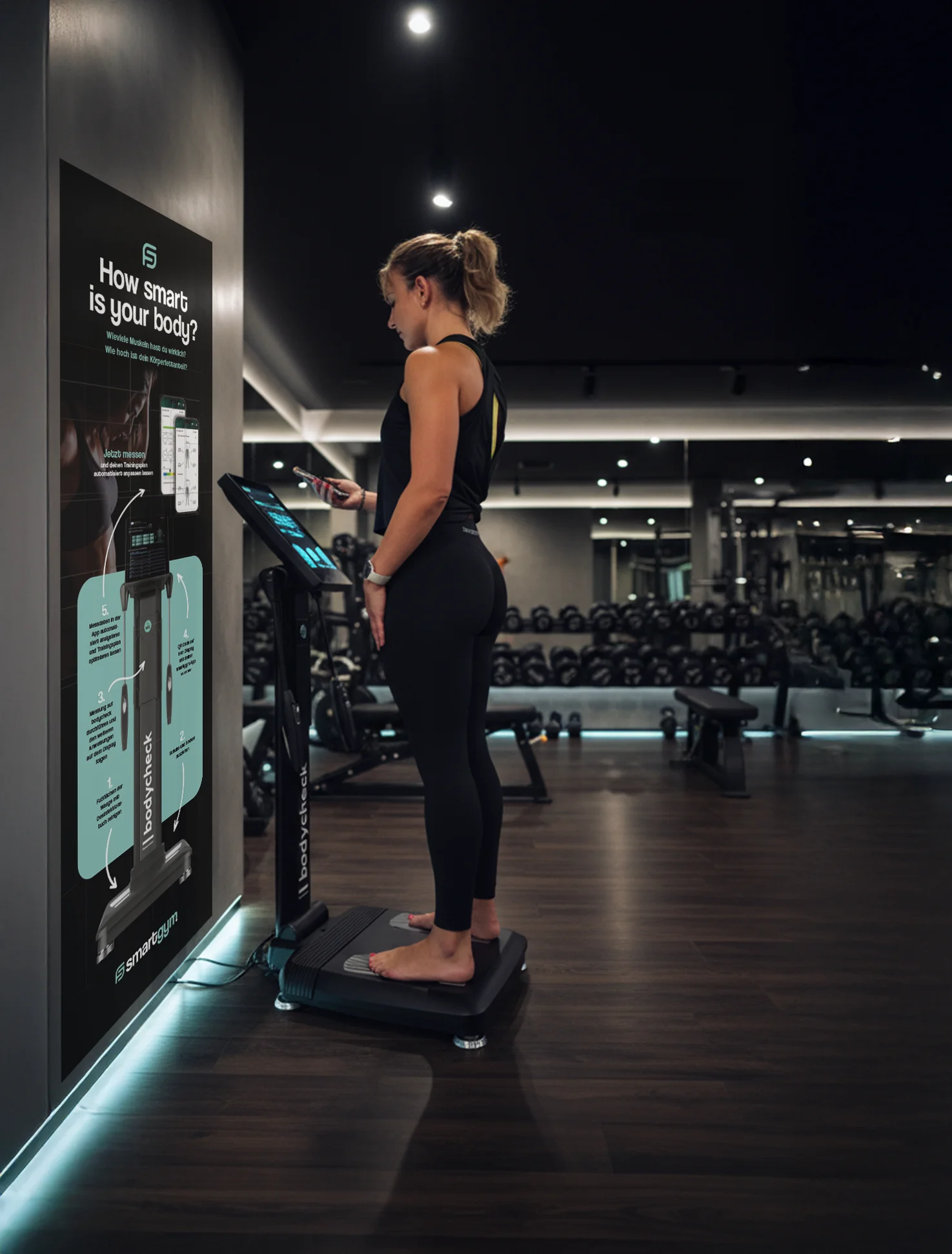 Moderner Fitness-Studio Wellnessbereich mit Körperanalyse-Gerät